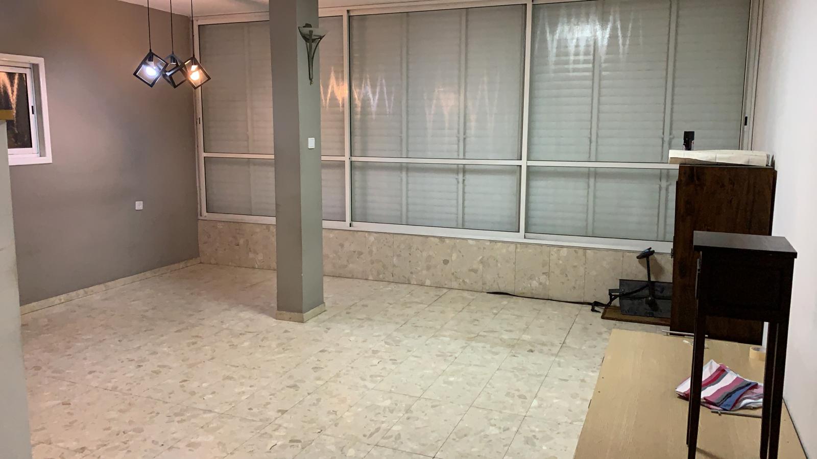 להשכרה דירת 4 חדרים מקסימה ברמת גן 